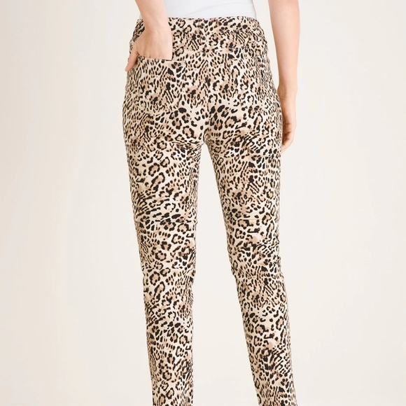 🆕Chico's | So Slimming Girlfriend Ankle Jean Animal Print Size 2 - Picture 4 of 11